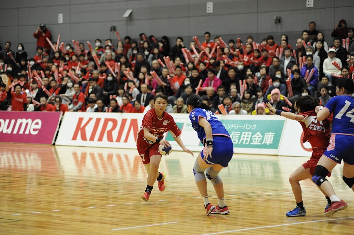 日本ハンドボールリーグ 大熱戦で盛り上がりました コジマホールディングス中区スポーツセンター